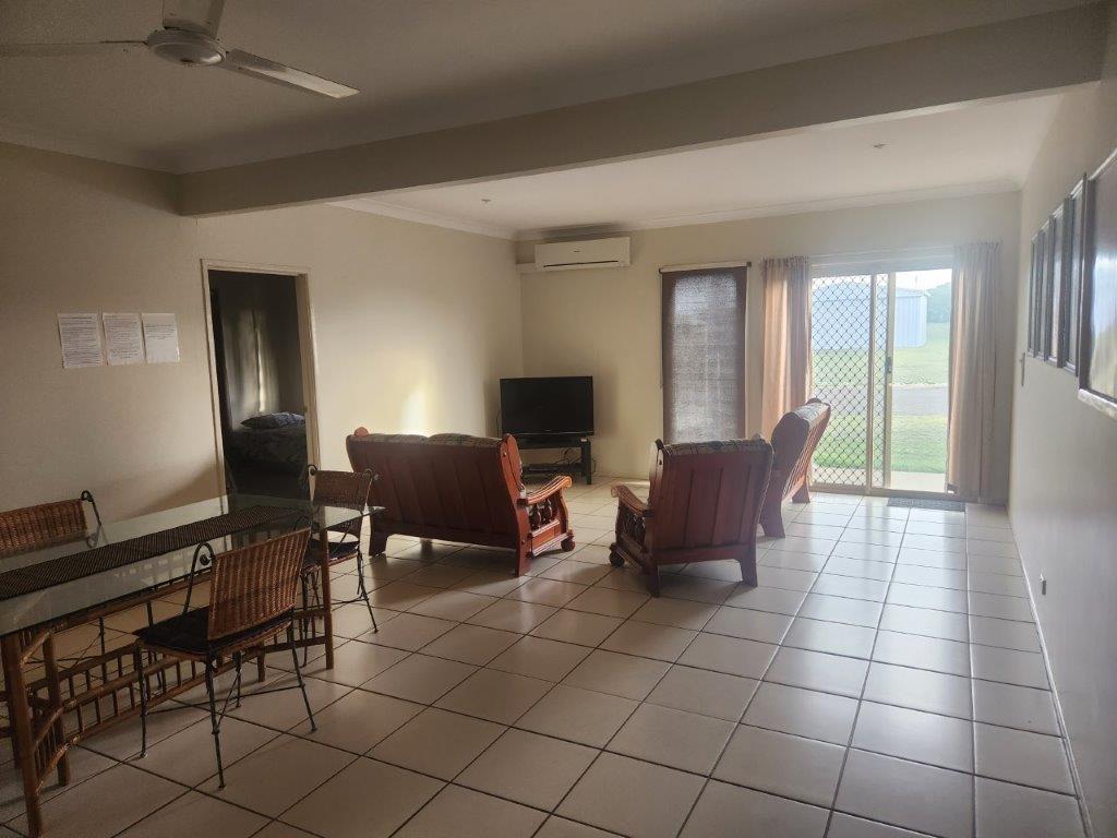 Ofishal Unit comfortable open plan dining/living area Open dining/lounge